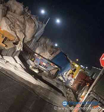 Choque de tráilers obstruye acceso a Manzanillo - colimanoticias