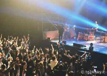 Space Cowboy Tour, i concerti di Tommaso Paradiso ripartono dai teatri italiani - Sky Tg24