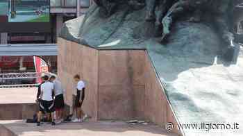 Monza, recinzione e un piccolo boulevard contro i bivacchi in piazza Trento - IL GIORNO