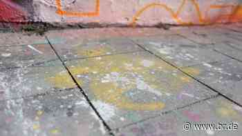 Schmierereien in Coburg: Mit Hakenkreuz gegen den Ukraine-Krieg - br.de