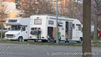 Modena, nomadi occupano il parcheggio del parco Ferrari - La Gazzetta di Modena