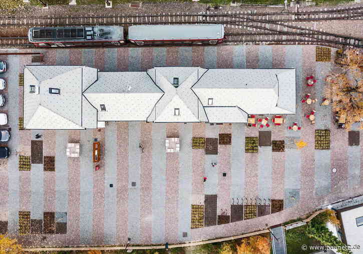 Porphyr über Bozen
 - Bahnhofsplatz in Klobenstein-Ritten von Roland Baldi Architects