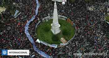 Multitudinaria marcha en Buenos Aires para conmemorar los 46 años del golpe de Estado en Argentina - BioBioChile