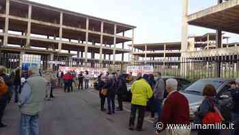 Ardea | Villaggio Ardeatino protesta davanti al Comune: "Vogliamo allacci idrici e fogne" - ilmamilio.it - L'informazione dei Castelli romani