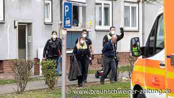 Lebenstedt: Mann nach Messerangriff mit Handschellen abgeführt