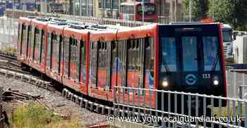 London Underground: DLR suspended