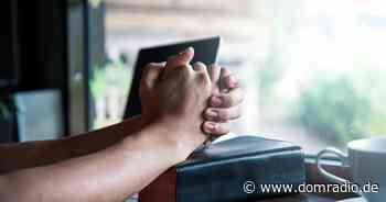 Telefonseelsorge macht gute Erfahrungen mit Online-Beratung - DOMRADIO.DE