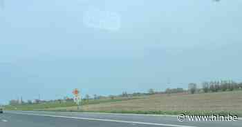 Auto begint te roken aan afrit A19 in Wervik - Het Laatste Nieuws