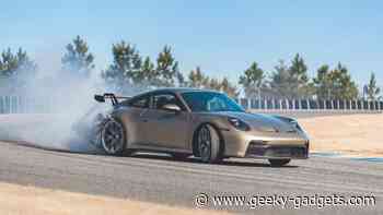 Porsche 911 GT3 paint to sample timelapse (Video)