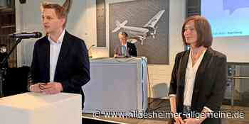 Politiker helfen Ukraine-Flüchtlingen in Lüder-Häuser in Hildesheim - www.hildesheimer-allgemeine.de