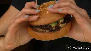 Nie wieder Sauerei beim Essen: Das ist der perfekte Burger-Griff! - RTL Online