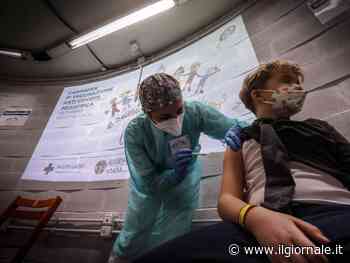 L'ira del virologo: "Assurda quarta dose con vaccini vecchi"