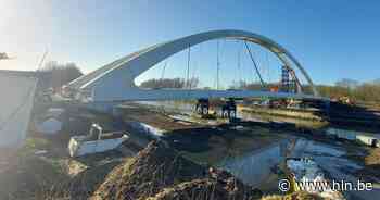 Brug tussen Wielsbeke en Waregem maandag weer open voor alle verkeer - Het Laatste Nieuws