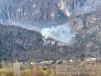 Anche i vigili del fuoco dell'alto Garda in aiuto per lo spegnimento dell'incendio boschivo in Valvestino - la VOCE del TRENTINO