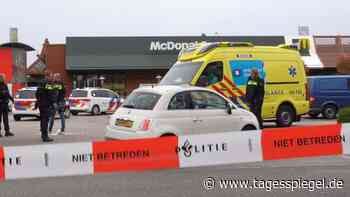 Polizei sucht nach flüchtigem Angreifer: Zwei Tote durch Schüsse in Schnellrestaurant in den Niederlanden - Tagesspiegel