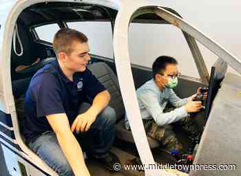 Middletown middle schoolers join aerospace program with student-built flight simulator - Middletown Press
