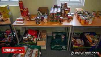 Fuel costs leave Beeston food bank users 'unable to cook' - BBC.com