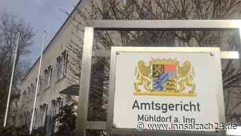 Eigene Schwester bedroht: „Ich bringe dich um und schneide dir das Kind aus dem Bauch!“