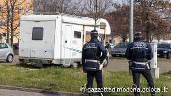 Modena, sgomberato il parcheggio al parco Ferrari. Sanzionati i nomadi - La Gazzetta di Modena