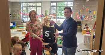 Juf Griet wint tien laptops voor haar school De Ham - Het Laatste Nieuws