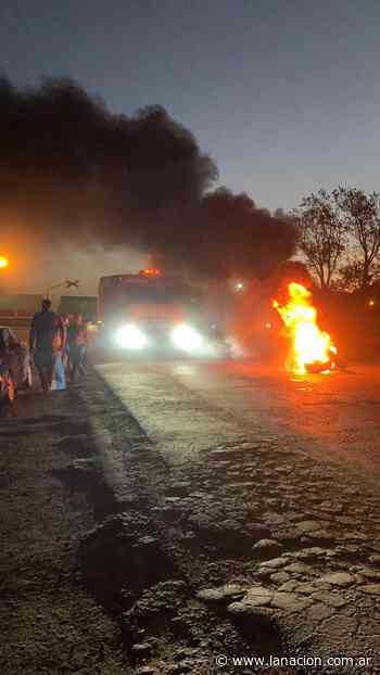 Productores cortaron “simbólicamente” una ruta y acordaron marchar a Buenos Aires - LA NACION