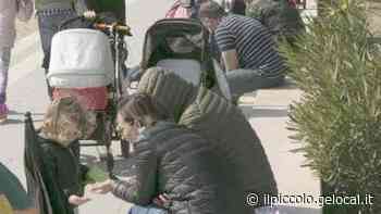 Grado, un abbraccio per la pace domenica lungo la diga - Il Piccolo