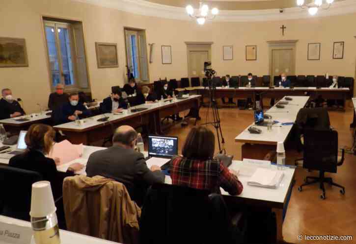 Lecco | Scontro in Consiglio, opposizione in silenzio e fuoco amico dal PD - Lecco Notizie