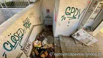 Bivacchi nel parcheggio a Vigevano. Esposto all'Ats: pericoloso - La Provincia Pavese