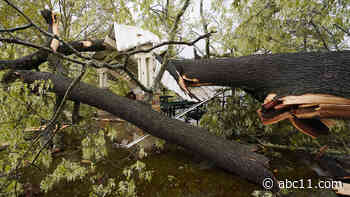 At least 2 killed in Florida as tornado outbreak pummels South