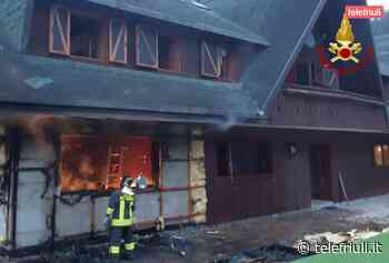 Incendio all'alba a Tarvisio, fiamme in un residence - Telefriuli