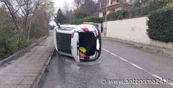 Benevento, auto si ribalta in via Intorcia: paura per il conducente - anteprima24.it