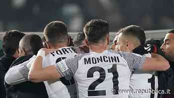 Serie B: il Benevento in 10 riprende il Brescia, il Lecce si salva a Cosenza al 94'. Sale il Monza - la Repubblica