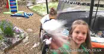 Video: Watch children throw snowballs during sudden snow storm - Grimsby Live - Grimsby Live