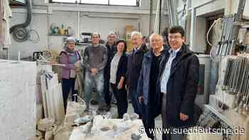 Delegation aus der Markt Indersdorf besucht Gießerei in Ascholding. - Süddeutsche Zeitung - SZ.de