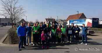 Zwerfvuilactie levert 70 volle zakken afval op | Pittem | hln.be - Het Laatste Nieuws