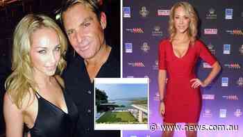 Warne sent ex photo hours before death - news.com.au