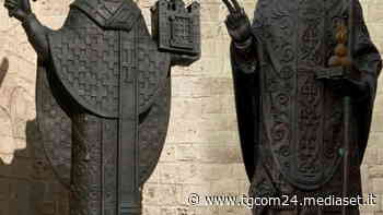 Bari, bufera sulla statua di San Nicola donata da Putin: c'è chi vuole rimuoverla - TGCOM