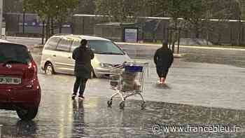 VIDEO - Le parking du Grand Mail de Saint-Paul-lès-Dax inondé après un important orage - France Bleu