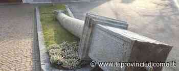 Erba, trattore abbatte obelisco Paura davanti alla chiesa - La Provincia di Como