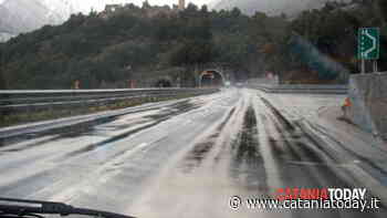 Maltempo, cade albero su carreggiata: disagi sulla Palermo-Catania - CataniaToday