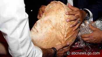 US returns smuggled ancient artifacts to Libya