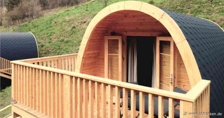Wilhelmsthal: Glamping-Highlight im Frankenwald - Hier kannst du in luxuriösen Holz-Häuschen übernachten