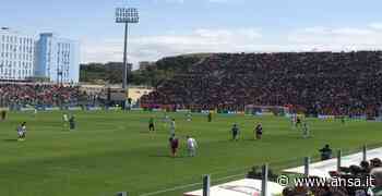 Calcio: Crotone, 14 ultras identificati e sanzionati - Calabria - Agenzia ANSA