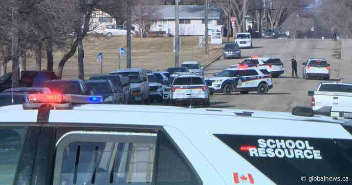 Multiple people in custody relating to police presence in Saskatoon neighbourhood - Global News