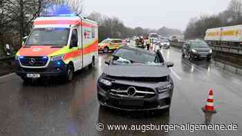Stau nach B10-Unfall bei Ulm: 21-jährige Autofahrerin wird schwer verletzt