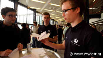Deze trucs halen deelnemers uit om wereldkampioen vliegtuigjes vouwen te worden - RTV Oost