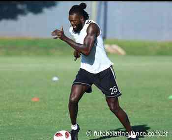 Olimpia emite comunicado sobre a situação de Emmanuel Adebayor - LANCE! | Futebol