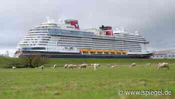 Papenburger Meyer-Werft: Kreuzfahrtschiff »Disney Wish« in Richtung Nordsee gestartet - DER SPIEGEL
