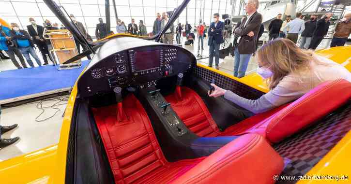 Zweisitziges Elektroflugzeug nahe München vorgestellt