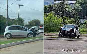 Motorista fica ferido ao bater carro em poste de energia em Itapeva - G1